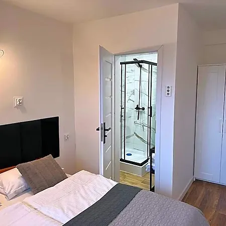 Avila Park & Bed and Breakfast 3*